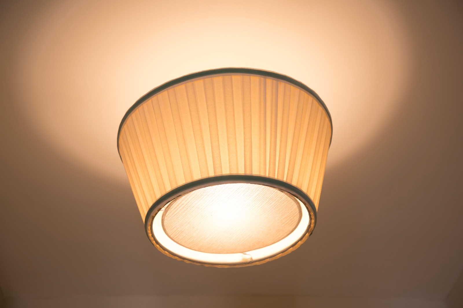 אהיל תקרה קונוס הפוך פלסייה אהיל תקרה קונוס הפוך פלסייה