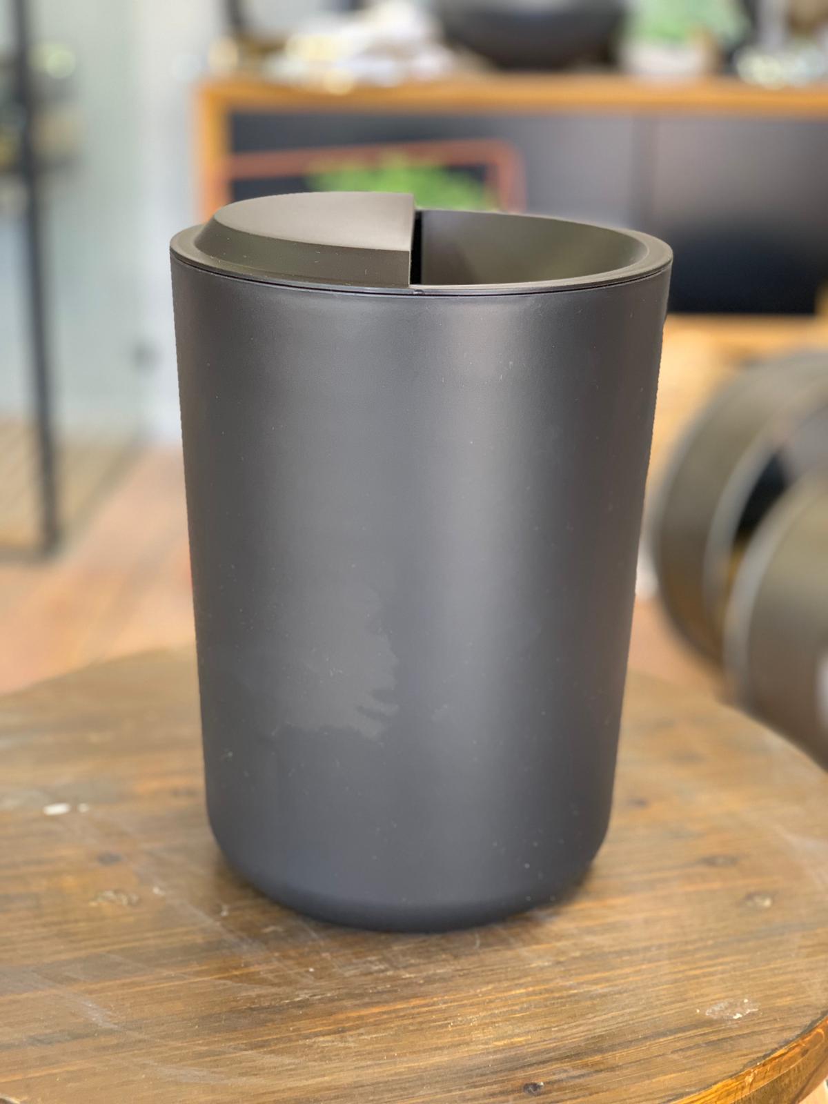 פח 3 ליטר אמסטרדם שחור מט פח 3 ליטר אמסטרדם שחור מט