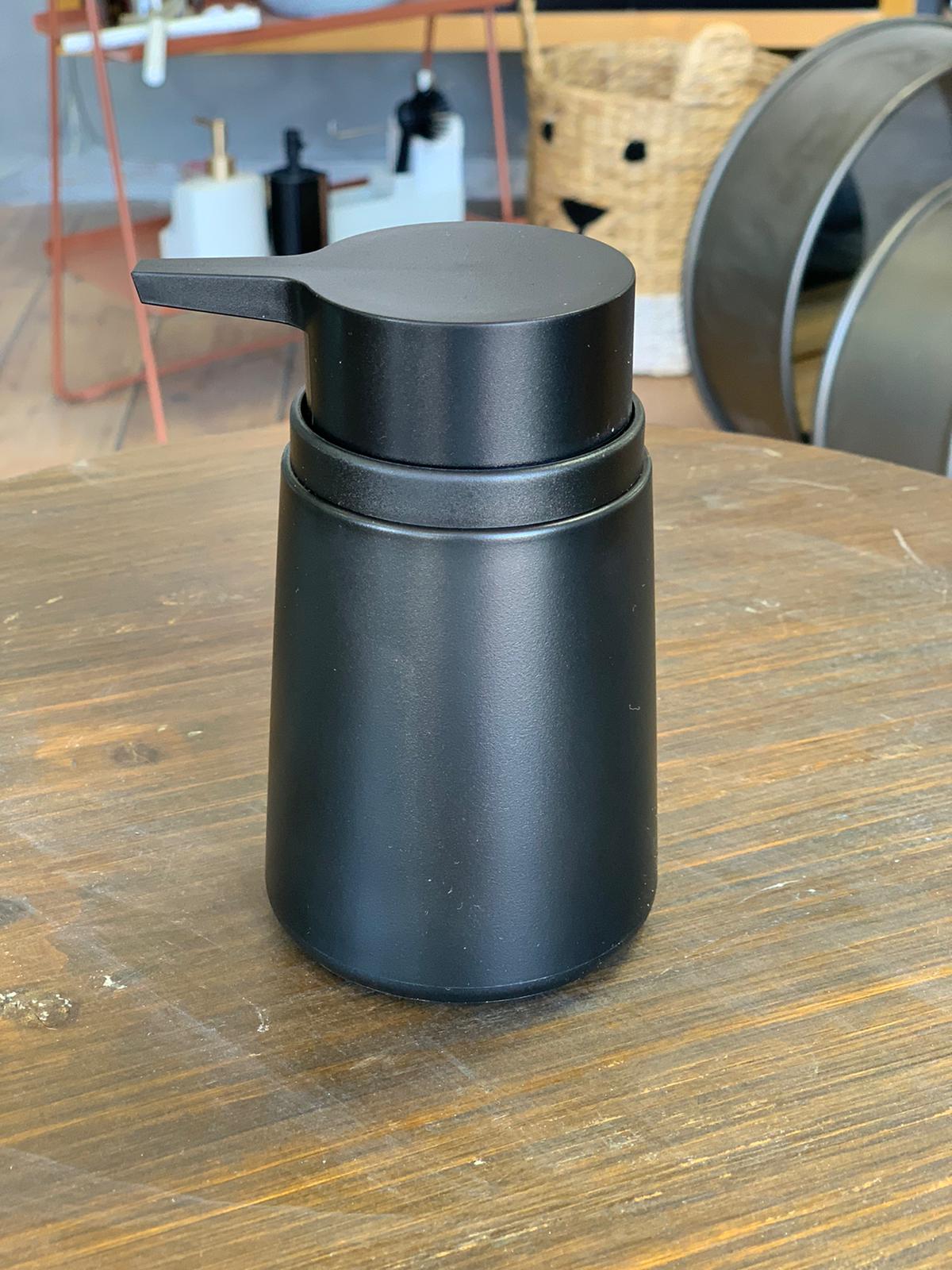 דיספנסר מונח אמסטרדם שחור מט דיספנסר מונח אמסטרדם שחור מט